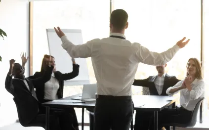 فخ الامتثال.. لماذا تخسر القيادة القائمة على الخوف معركة الابتكار؟