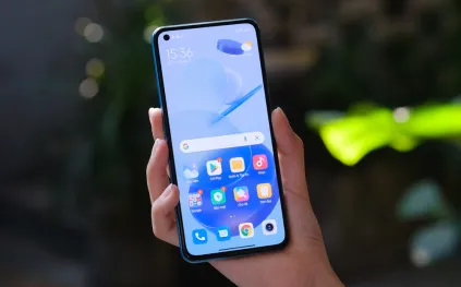لغز شريط الإشعارات.. ما حقيقة النقطة البيضاء في هواتف أندرويد؟