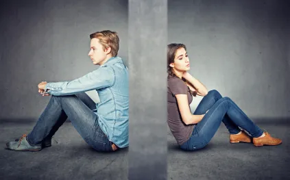 الصمت بين الأزواج.. متى يكون راحة مؤقتة ومتى يتحول إلى خطر يهدد العلاقة؟