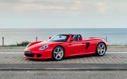 Porsche Carrera GT.. السيارة الأندر عالميًا تتحدى الزمن