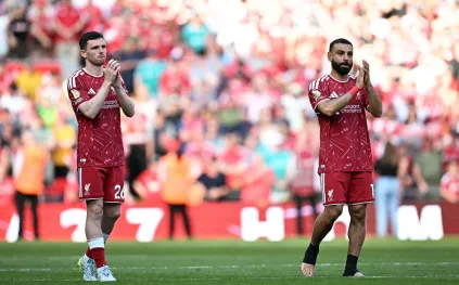 من صلاح إلى ليفاندوفسكي.. نجوم يودعون أنديتهم في 2026