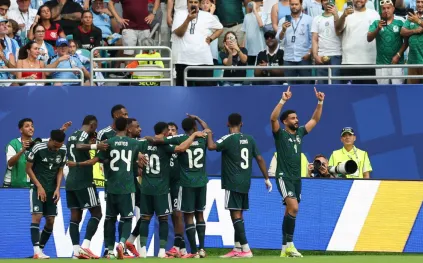 بعد التعادل مع أوروجواي.. كيف أبقى المنتخب السعودي على آماله في التأهل؟ (فيديو)