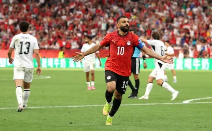 هل استغل محمد صلاح تمزق سروال لاعب نيوزيلندا؟