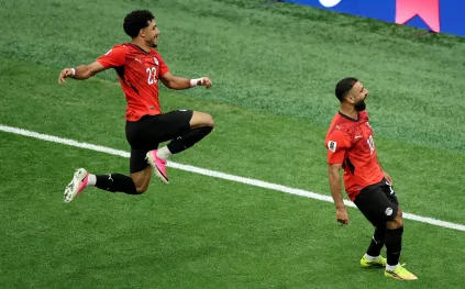 بعد تألقهما.. كم تبلغ القيمة السوقية لمحمد صلاح وعمر مرموش؟