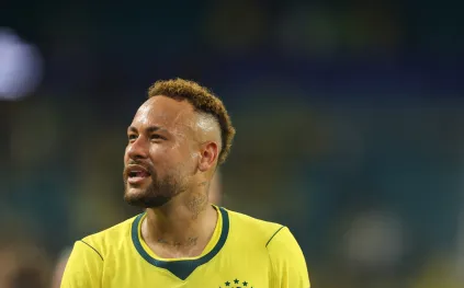 تنين ونمر يدوران على معصمه.. ما مواصفات ساعة نيمار أسترونوميا توربيون؟