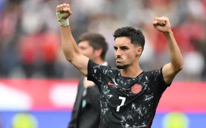 أهدي كندا أولى بطاقات دور 16.. من هو  اللاعب ستيفن أوستاكيو؟