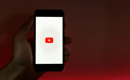 التعليق المميز على يوتيوب.. الميزة الخفية التي يستخدمها الملايين دون أن يعرفوا كيف تعمل