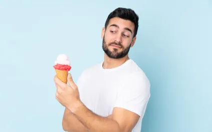 ماذا يحدث لجسمك عندما تتناول الحلوى يوميًا؟