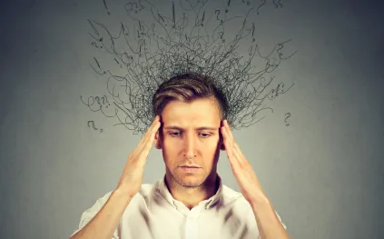 الغضب والعزلة.. كيف يتخفى القلق وراء أقنعة الرجال الصامتة؟