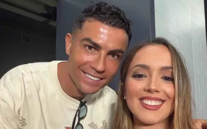 إيلينا دوران تخطف الأنظار بعد ظهورها مع رونالدو في مؤتمر كأس العالم.. من هي؟