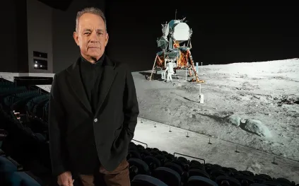 في عيد ميلاده الـ 70.. كيف يرى توم هانكس السينما بعيون المخرج والمبدع؟