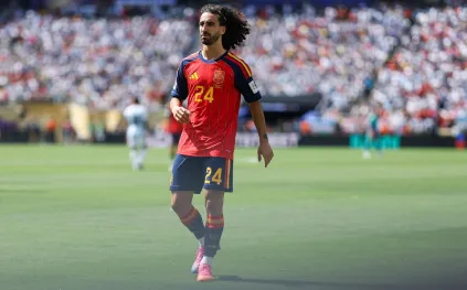 أغرب طريقة للاحتفال.. كوكوريلا يحمل كأس العالم بطريقة غير متوقعة (فيديو)