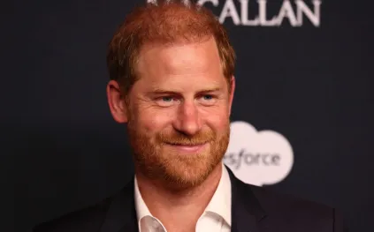 في أول عودة منذ 2020.. الأمير هاري وميجان ماركل يصلان إلى بريطانيا بصحبة طفليهما