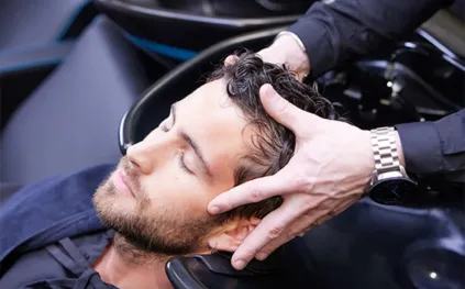 فرد الشعر للرجال.. الكيراتين أم البروتين أم البوتوكس؟