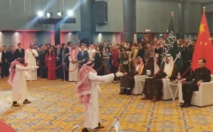 روبوتات تؤدي رقصة سعودية في حفل بالرياض (فيديو)