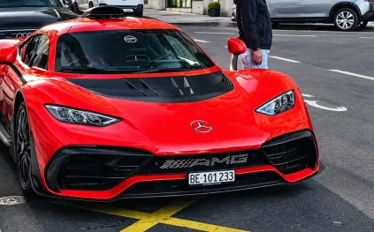 بلون لافت.. ظهور نادر لـMercedes-AMG One بقوة 1063 حصانًا (فيديو)