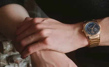 الذهب الوردي يلتقي بأزرق ميلانو.. Parmigiani Fleurier تكشف عن TONDA PF Skeleton الجديدة
