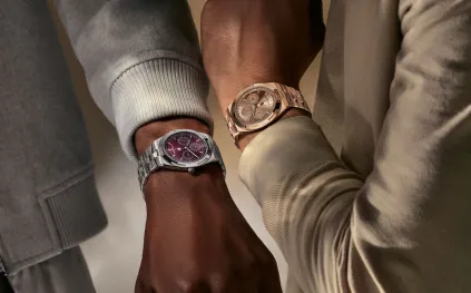 فاشرون كونستنتان تكشف عن ساعتي Overseas Perpetual Calendar Ultra-Thin.. فخامة تتحدى الزمن