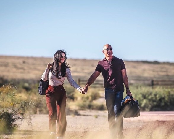 Love in the Octagon: Jeff Bezos and Fiancée Lauren Sánchez Steal the Show at UFC’s Star-Studded Las Vegas Opening