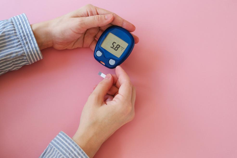 الذكاء الاصطناعي يكشف الأمراض المزمنة من قطرة عرق واحدة.. كيف يحدث ذلك؟