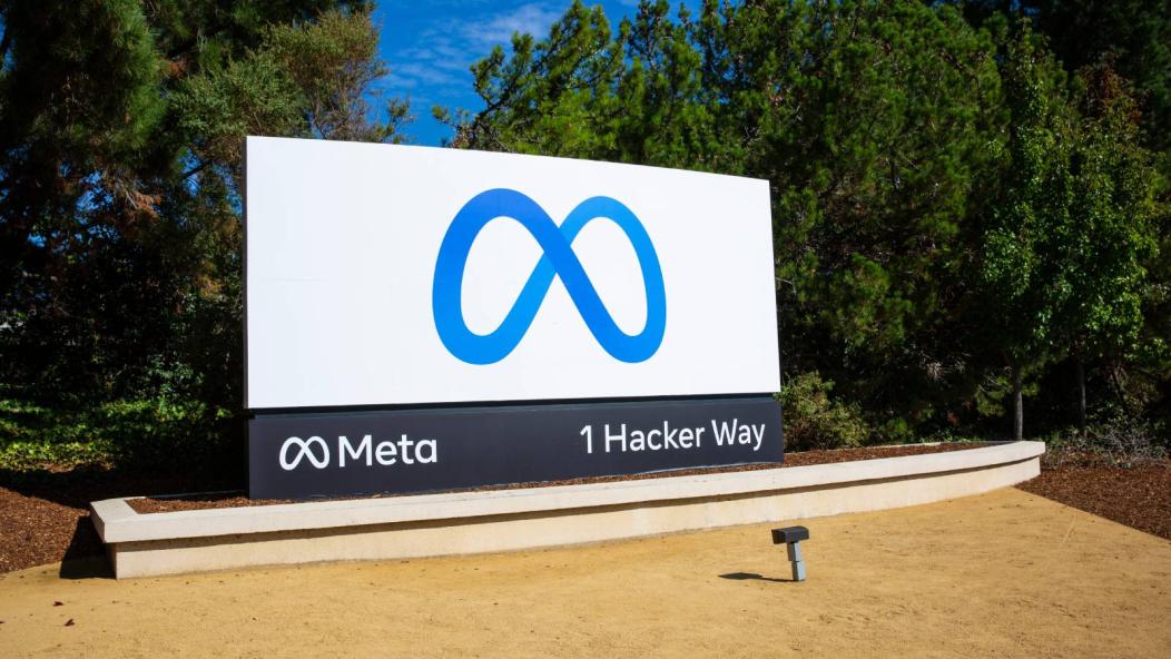 زوكربيرغ يراهن على نموذج ذكاء اصطناعي جديد ينافس جوجل وأوبن إيه آي