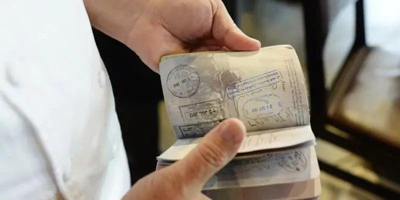 تخلف العامل عن السفر بعد تأشيرة الخروج النهائي.. إليك توجيهات الجوازات