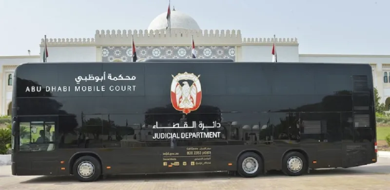 بالصور: اول محكمة متنقلة في العالم بابوظبي