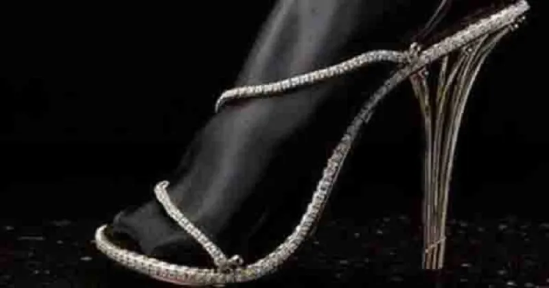 حذاء نسائي للبيع بـ 336 ألف دولار