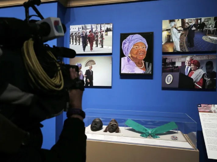 جورج بوش يرسم لوحات "بورتريه" لـ24 من قادة العالم