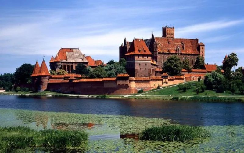 أكبر 10 قلاع فى العالم