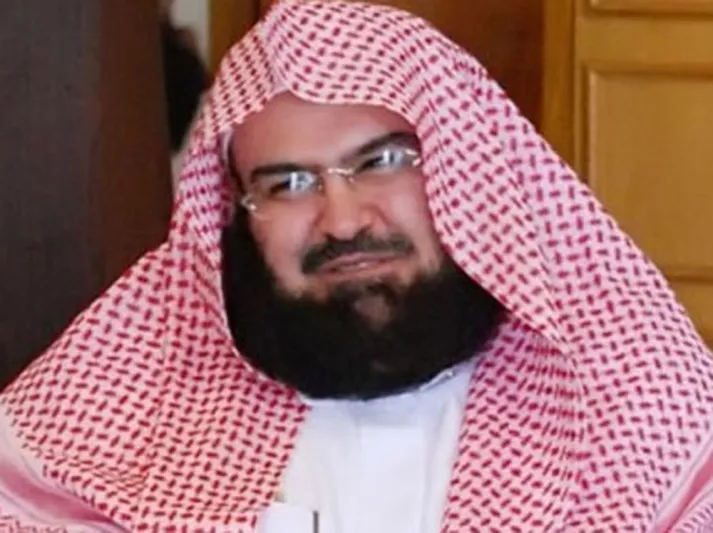 صور..السديس يؤم المصلين بمسجد برج خليفة أعلى مسجد في العالم