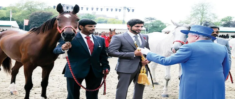 بالصور...حاكم دبي يحضر سباق للخيل في إنجلترا