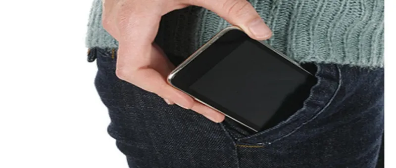 أيها الرجال.. حذار من وضع الهاتف المحمول في السروال