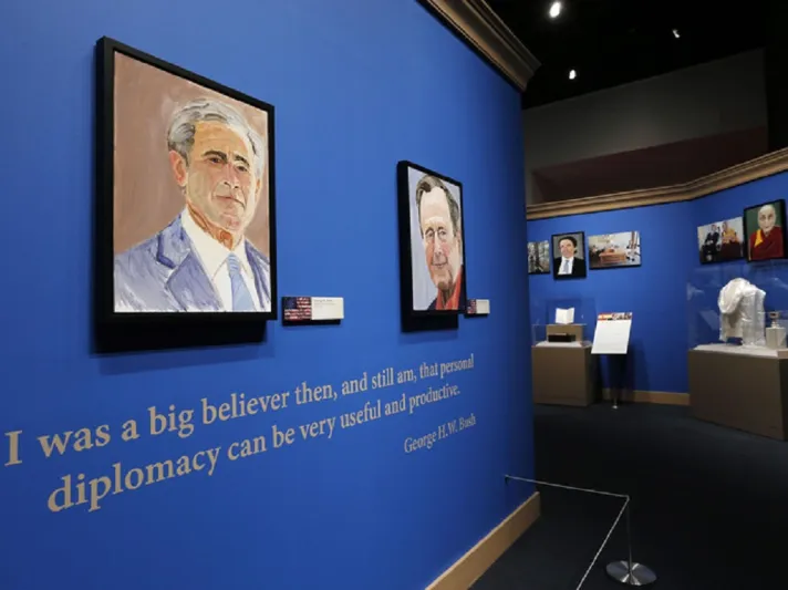 جورج بوش يرسم لوحات "بورتريه" لـ24 من قادة العالم