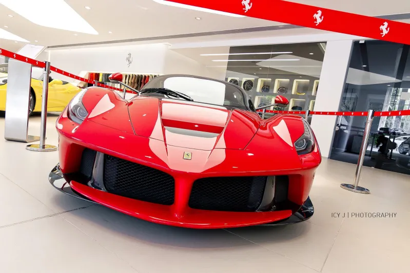 بالصور :أول لافيراري يملكها إماراتي تظهر في دبي