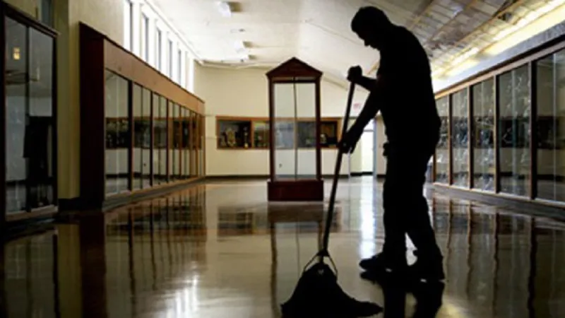 أستراليا...عامل تنظيف يحصل على 80 ألف دولار 