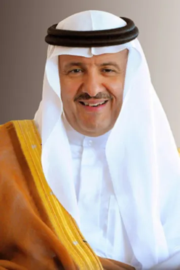 الأمير سلطان بن سلمان آل سعود يتسلم جائزة القيادة من مؤتمر الاستثمار العربي الفندقي 2014 