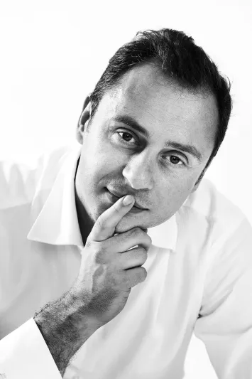 العطار "جان كريستوف هيرو" يهمس لـ"الرجل" هكذا تصنع عطرا مميزا