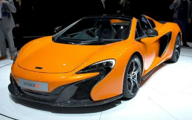 بالصور: أول حادث مروري يحطم "ماكلارين سبايدر2015" أثناء تجريب قيادتها