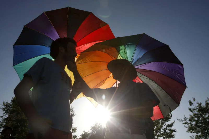 صور اول زواج مثلي علني في لبنان تثير عاصفة .