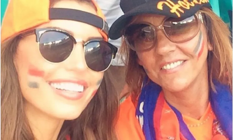 زوجة شنايدر تستفز الإسبان بعد الخماسية