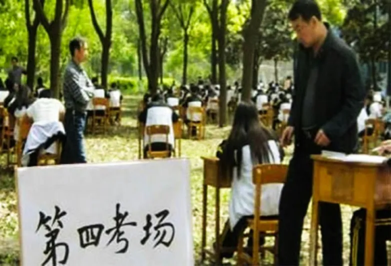 مدرسة تجري الامتحانات في غابة لتمنع طلابها من الغش