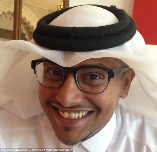 بالصور : قطرى يطلب برجر على متن جمل .