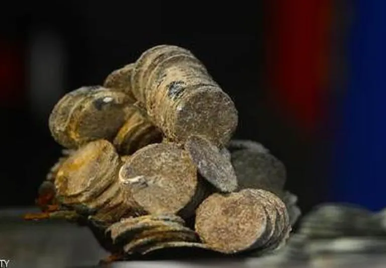 زوجان يبيعان "كنزا ذهبيا" عثرا عليه