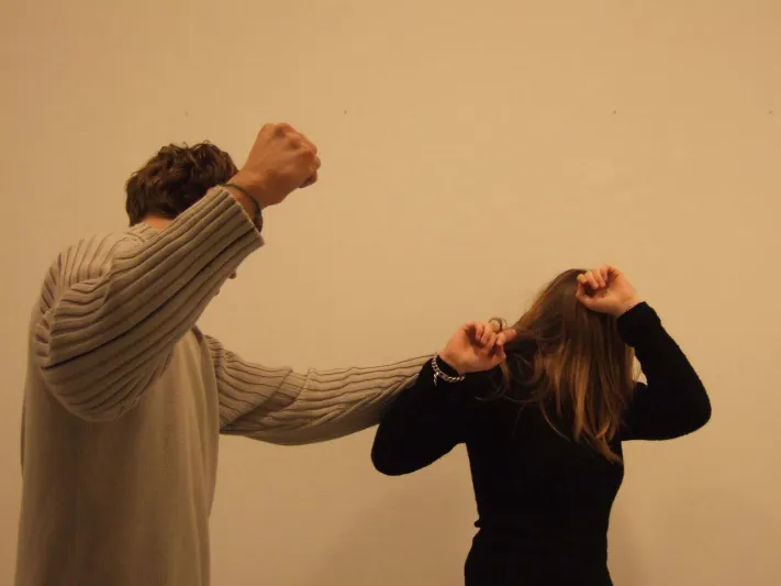 السعودية: عقوبة ضرب الزوجة 50 ألف ريال