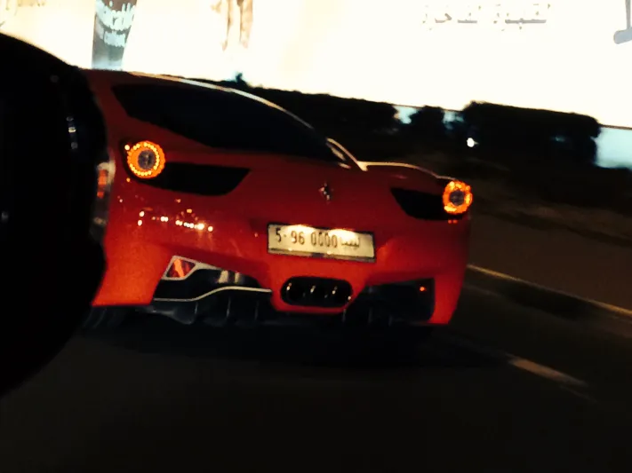 بالصور: فيراري ليبية تتجول في شوارع دبي!