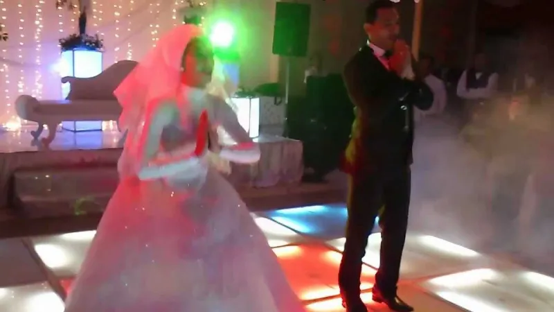 فيديو: "زفة "عروس مصرية بحديقة سعودية تثير جدلاً