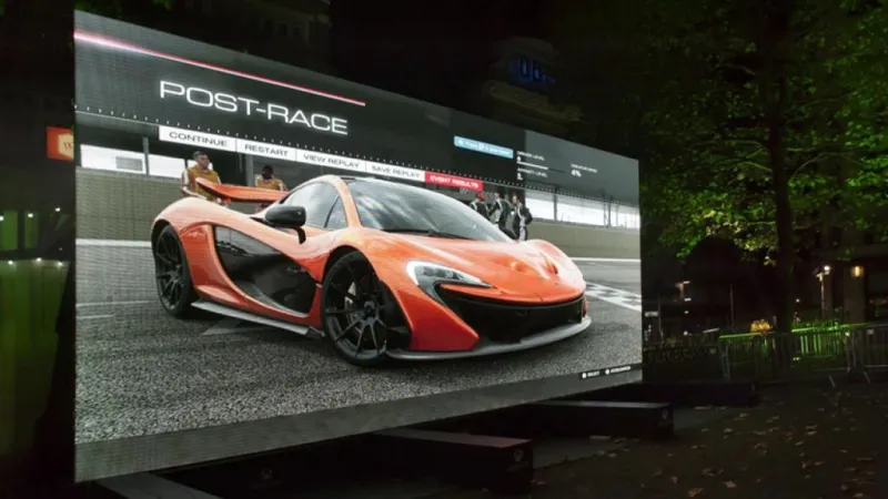 شاهد المونديال على تلفزيون 370 بوصة بـ 1.7 مليون دولار 