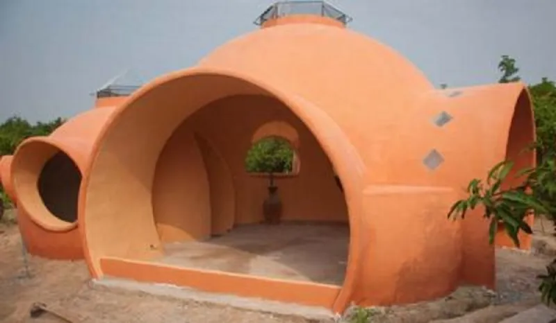 رجل يبني بيت أحلامه ب 9000 دولار فقط و في 6 أسابيع