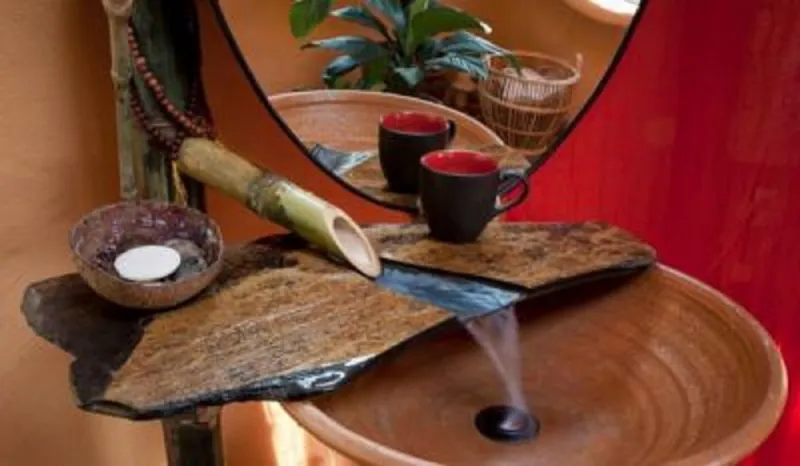 رجل يبني بيت أحلامه ب 9000 دولار فقط و في 6 أسابيع